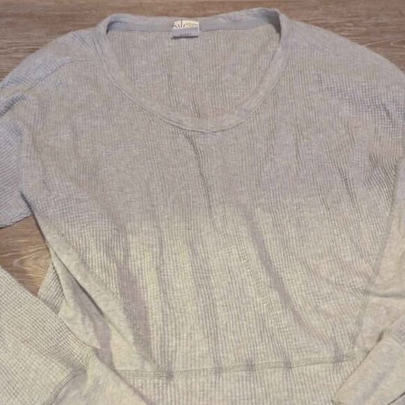 Offline by Aerie vneck gray waffle knit long sleeve top size xs - Picture 1 of 4